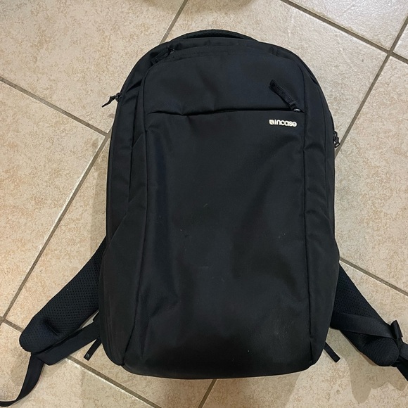 Incase Icon Slim Laptop Backpack (black) - Picture 1 of 5